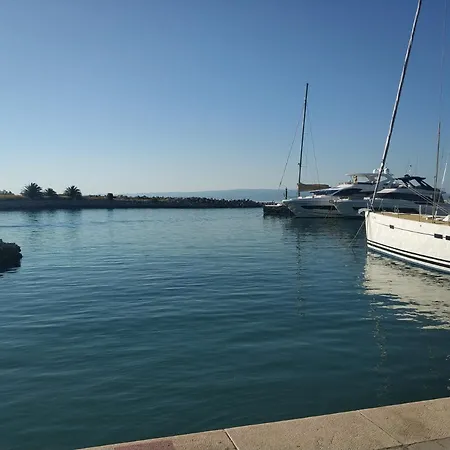 Izzy&simple 아파트 스플리트